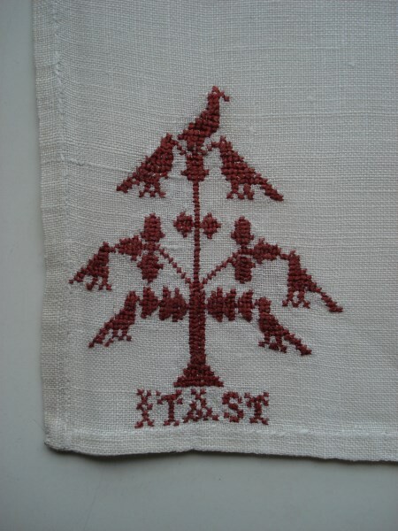 Taschentuch mit Kreuzstichstickerei, um 1800